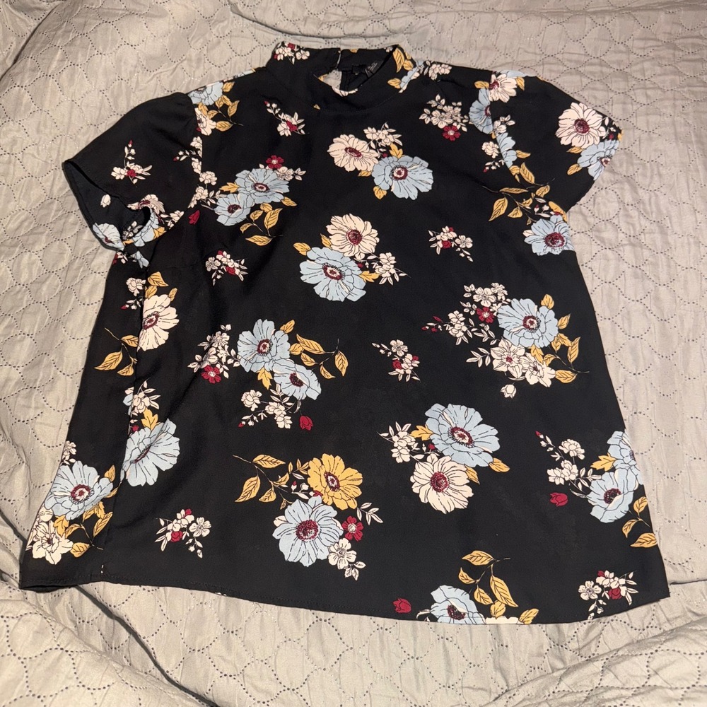 Forever 21 Black Floral Mock Neck Keyhole Back Short Sleeve Blouse Large Twee